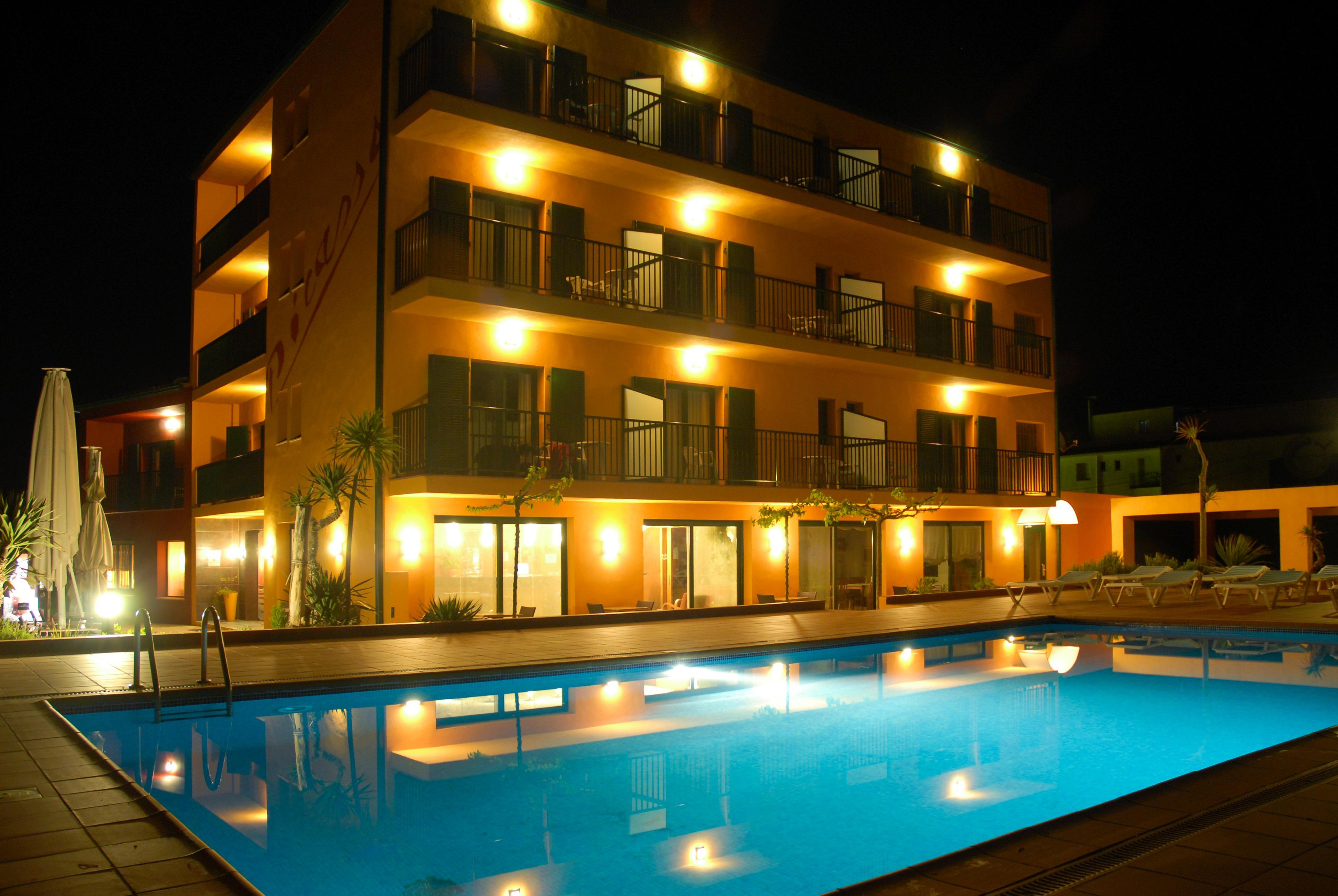 Hotel Picasso Торроэлья-де-Монгри Экстерьер фото