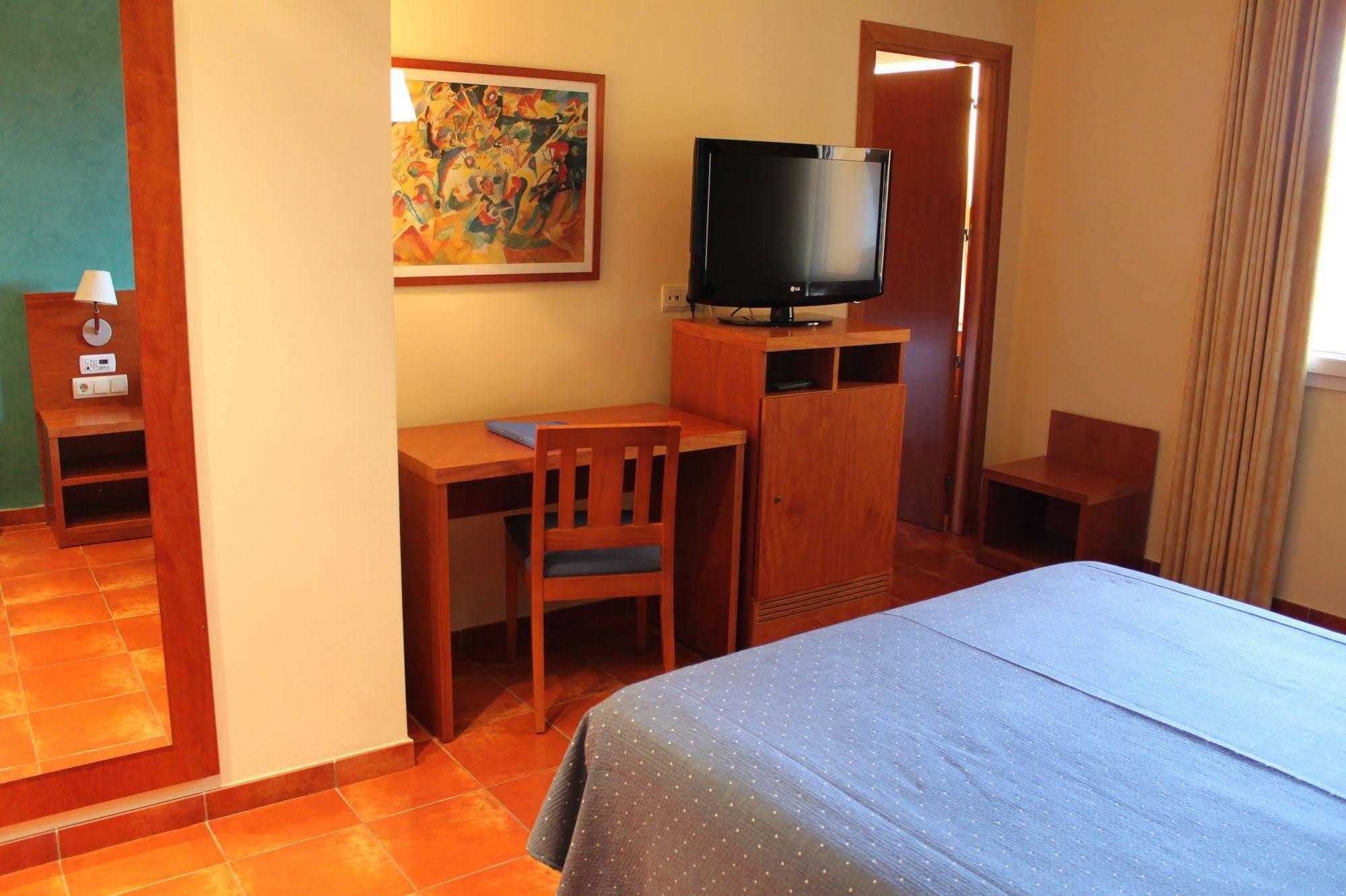 Hotel Picasso Торроэлья-де-Монгри Экстерьер фото